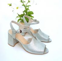 Кожаные босоножки из итальянской кожи на среднем каблуке в Харькове