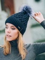 вязаная женская шапка с меховым помпоном Глазго