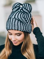 двухцветная шапка с отворотом и объёмными ушками Бремен