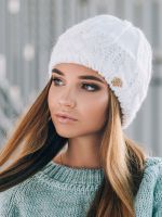 вязаная шапка утепленная флисом сбоку брошка Гомель