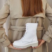 ������� � ����� Dr. Martens  ��������� �� ������������������ ����������� ���� -������� ����� � �����